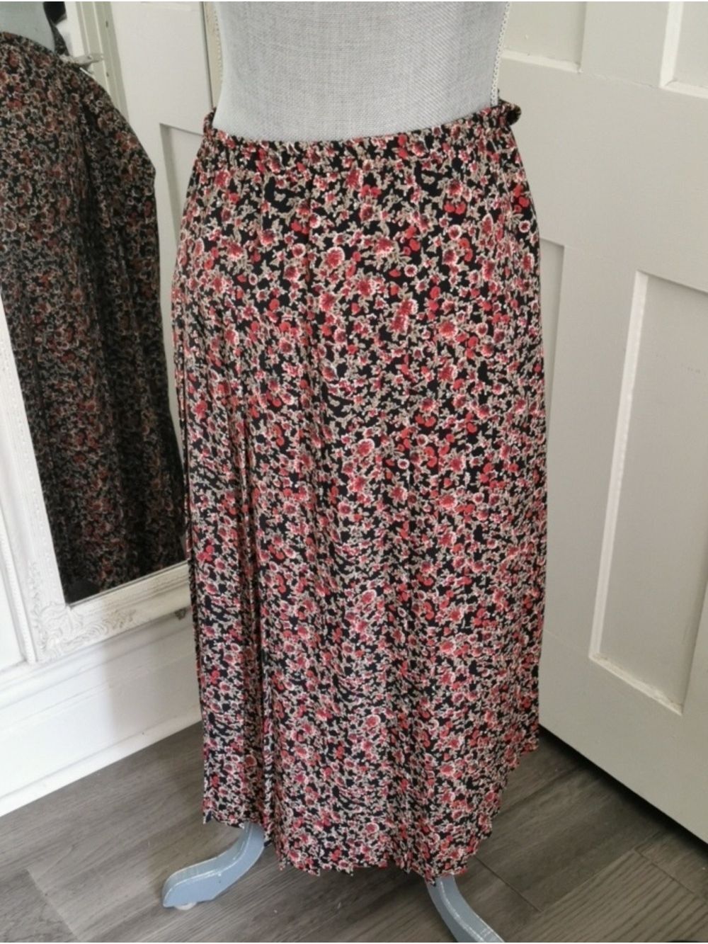 Womens DitzyFloral Pleated Women’s Prairiecore Cottagecore Skirt. 16 - Picture 2 of 8